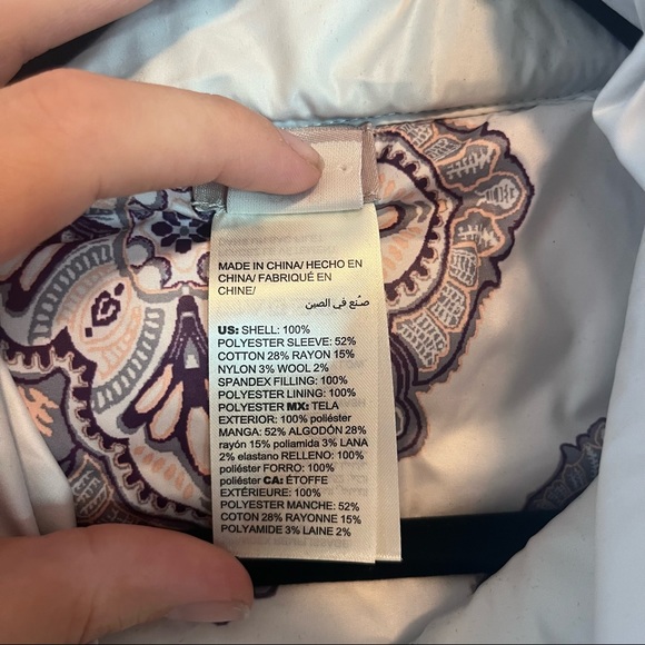 Chico’s Zenergy Convertible Puffer Jacket Paisley Print Reversible Multi Wear - Picture 14 of 14